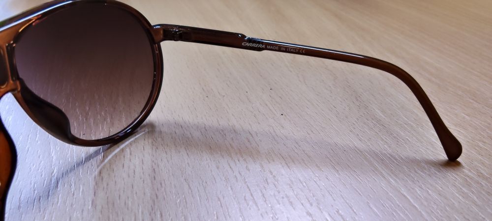 Okulary przeciwsłoneczne Carrera. Styl retro, premium