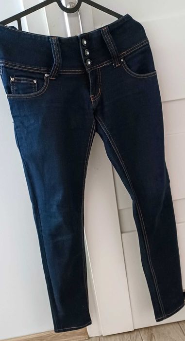 Jeansy z niskim stanem r.40