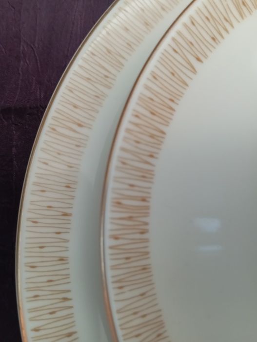 Столово- чайний сервіз на 6 персон . 39 предметів.