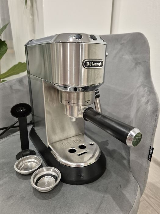 Delonghi EC695 кавоварка ріжкова з капучінатором