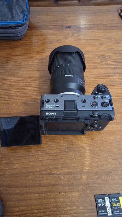 [Sem uso] Sony Fx30 + Tamron 17-70mm 2.8 + 2 SD Lexar gold and silver 128gb