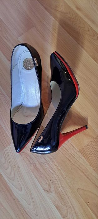 продам женские туфли в идеальном состоянии размер 38