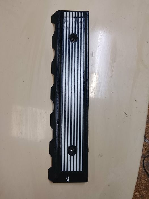 Крышка мотора бмв