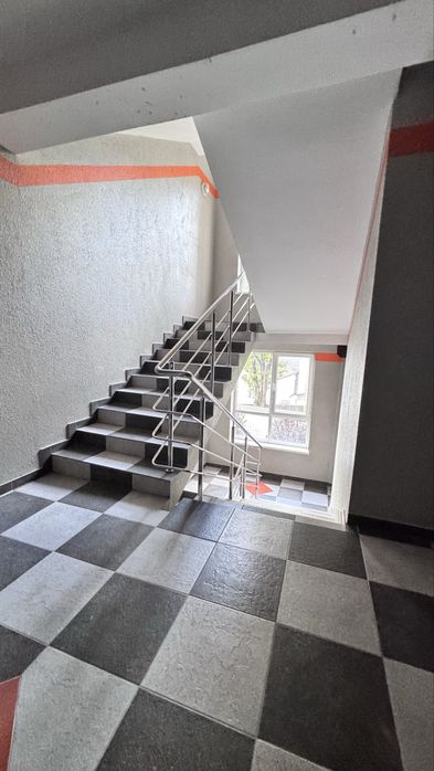 Продається простора 2кім.квартира по вул. Бельведерська .         I