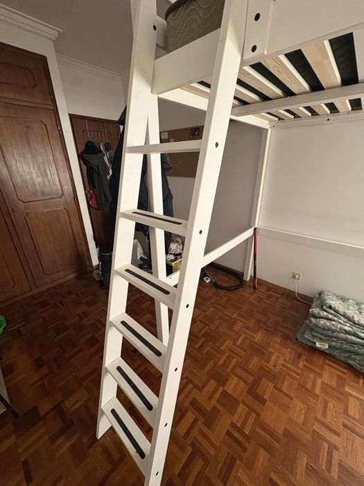 Cama de Casal Alta IKEA