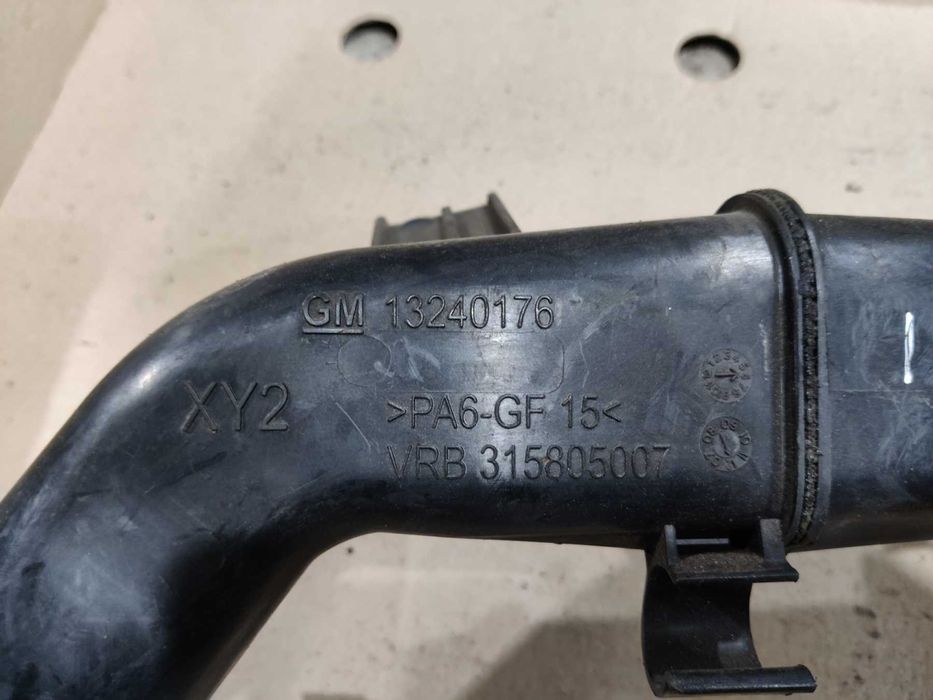 Патрубок интеркулера 2.0CDTI OPEL INSIGNIA 08-17 13240176