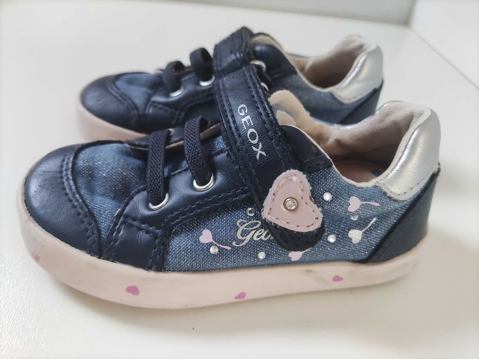 Sapatilhas e sapatos criança