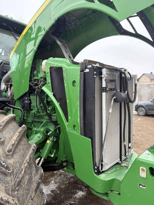 трактор John Deere 8335R