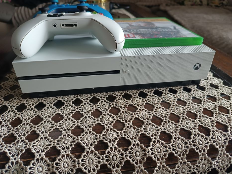 Xbox one s 1TB sprzedam