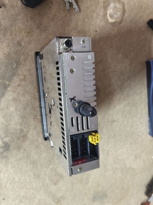 Auto radio universal