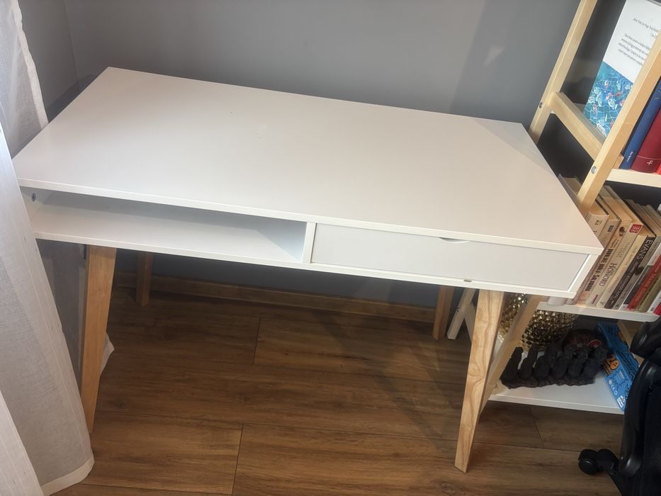 Biurko lite drewno 50x100x77 .Zakupione pol roku temu .Prawie  nie uzywane