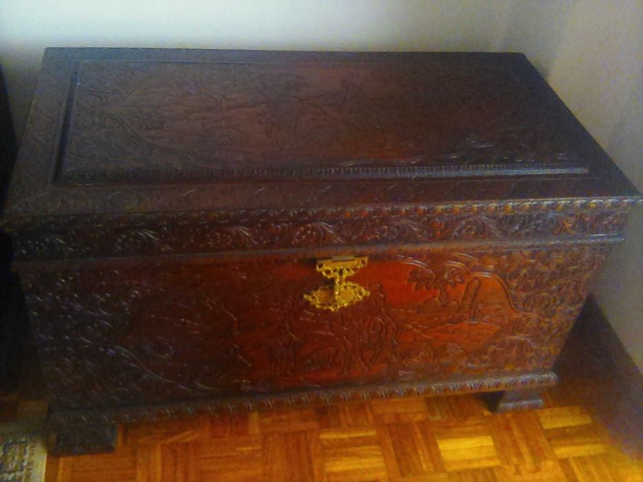 Arca/Baú Madeira Maciça Canfora Esculpida=> Tratada Encerada (Entrega)