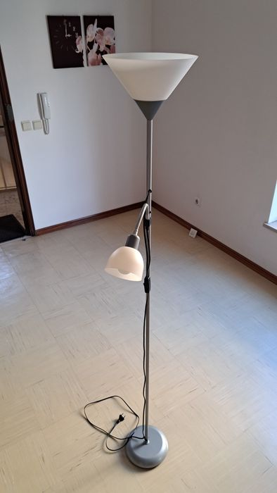 Candeeiro alto de sala