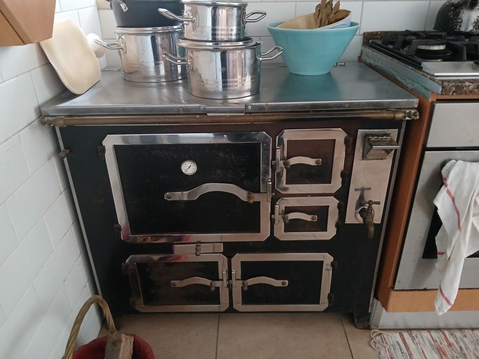 Fogao a lenha em bom estado
