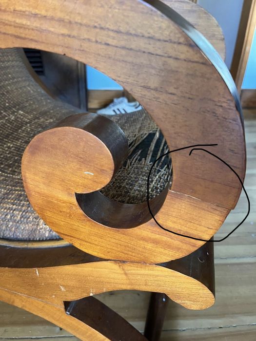 Cadeirão estilo colonial em madeira e palhinha