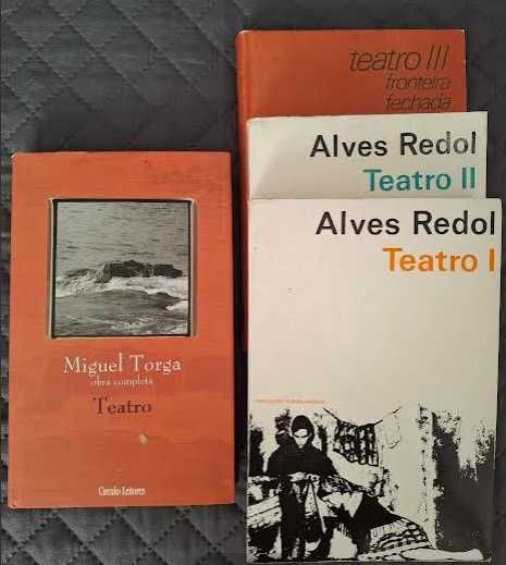 Vários livros de teatro, de dramaturgos portugueses