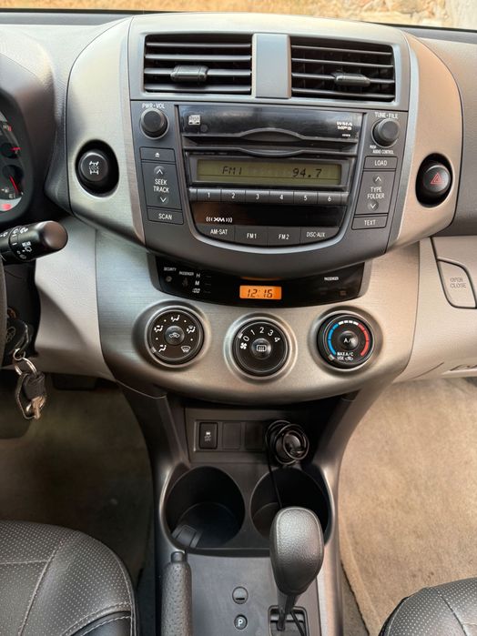 Продам сімейне авто Toyota Rav4 Long 2011