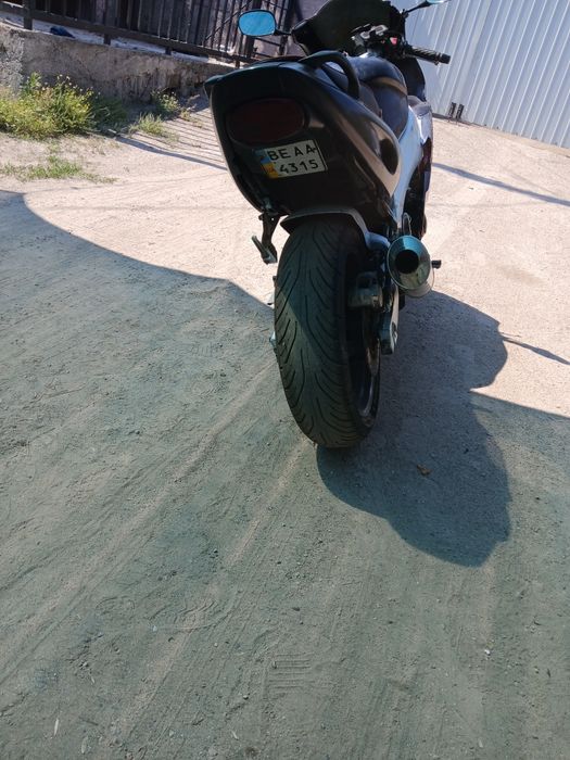 Ямаха 600 кубов .
