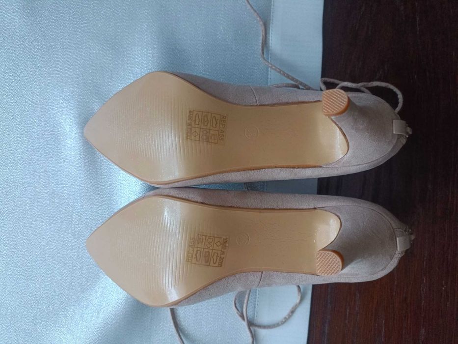 Buty damskie szpilki pełne