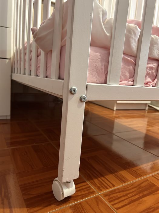 Berço de bebé e colchão