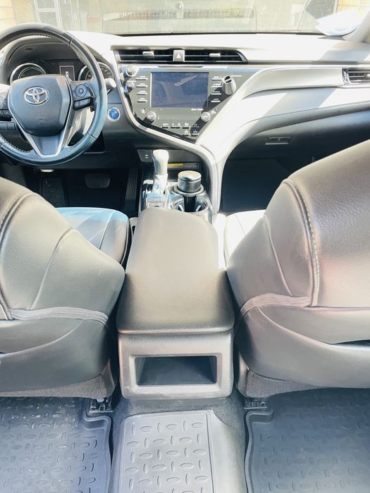 Toyota Camry 70 (гібрід) 2018 рік