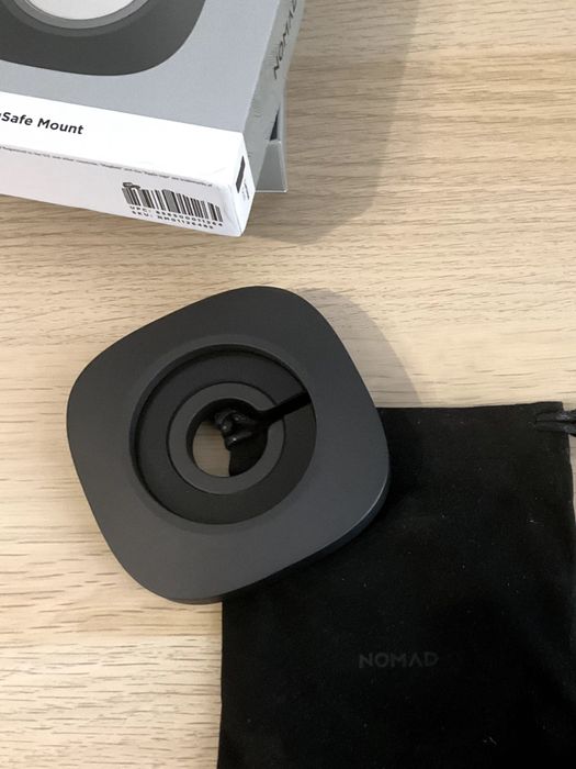Nomad Magsafe Mount. Металична підставка для зарядної станції