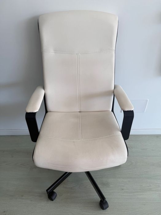 Secretária Ikea  MALM e Cadeira Ikea MILLBERGET