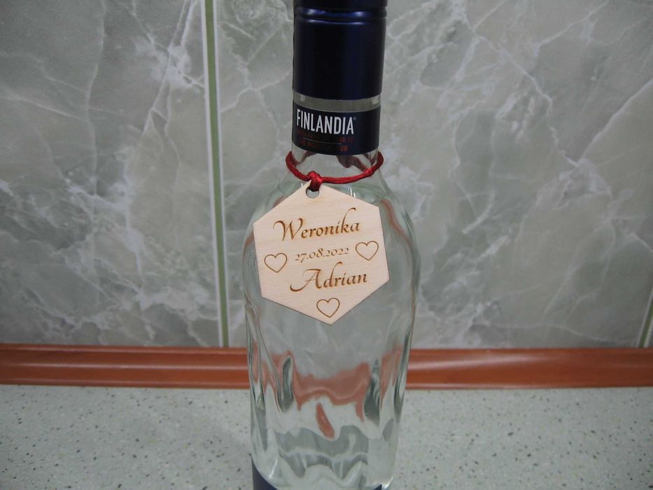 Zawieszka drewniana na alkohol weselny