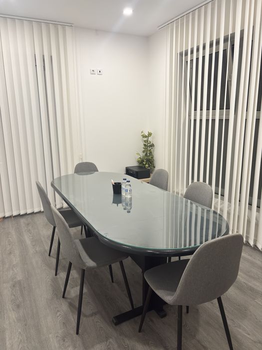 Mesa de reunioes com vidro