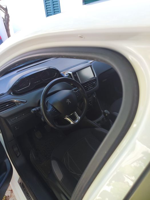 Peugeot 208  econômico — photo 4