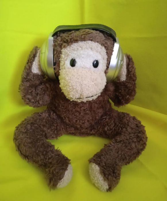 Обезьянка с блютуз наушниками