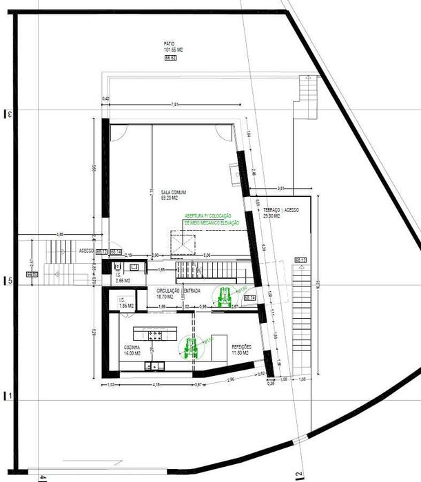 Moradia familiar p/ terminar construção 711m2. T6 Zona Nobre Porto.