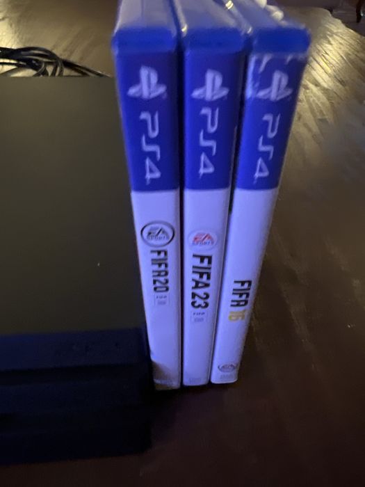 Ps4 pro  com 1TB de momeria