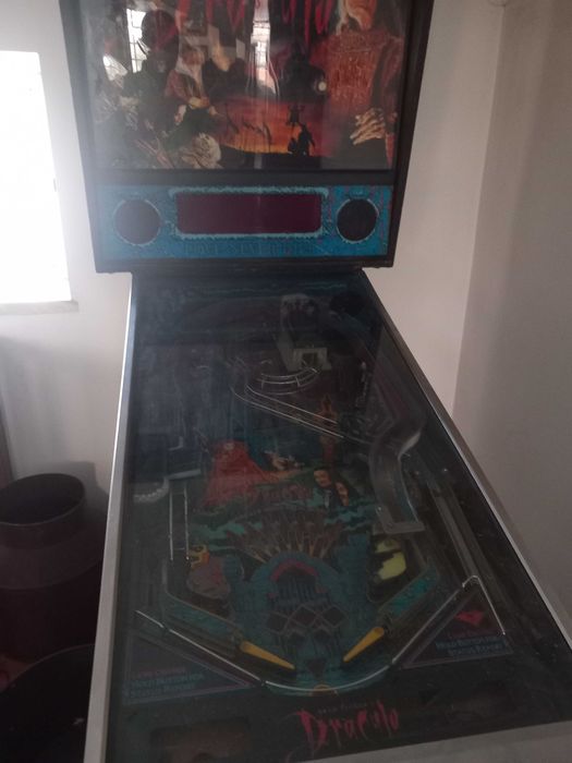 Pinball flippers Dracula