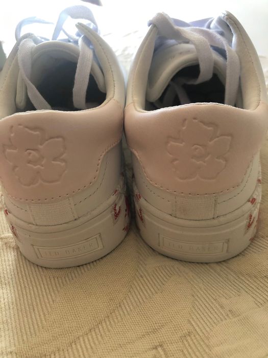 Sapatilhas brancas Ted Baker, NOVAS, nunca usadas. Tamanho 37