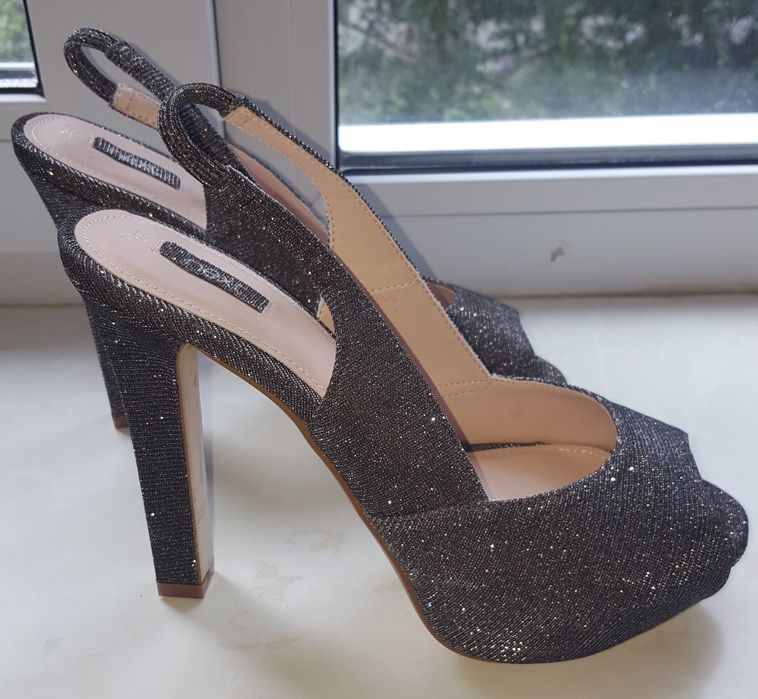 Нові босоніжки next