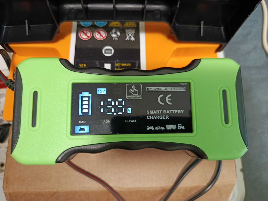 Зарядное устройство для авто аккумулятора 600 гривен зеленое
