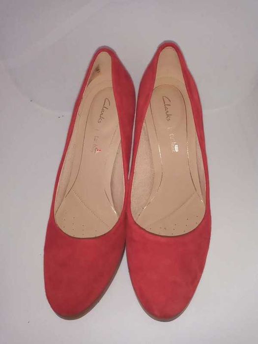Buty marki Clarks klasyczne czółenka