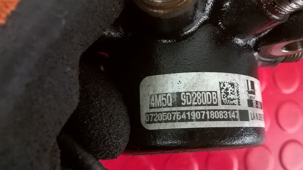 Régua de Injeção 4M5Q9D280DB - FORD FOCUS II