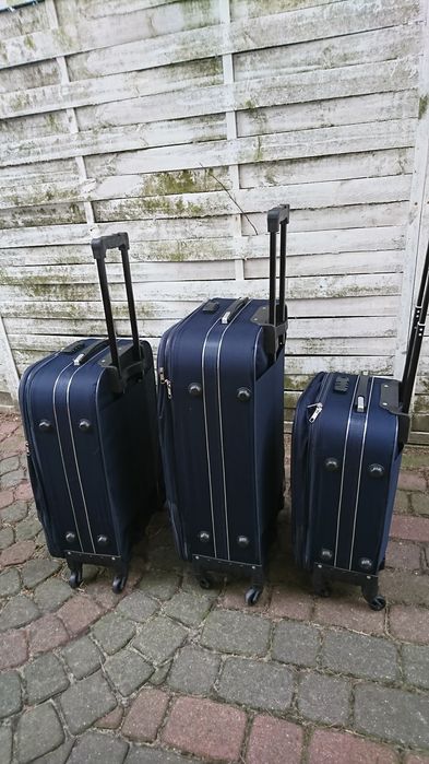 Walizka podróżna srednia  1 szt ultra lekkia nowe