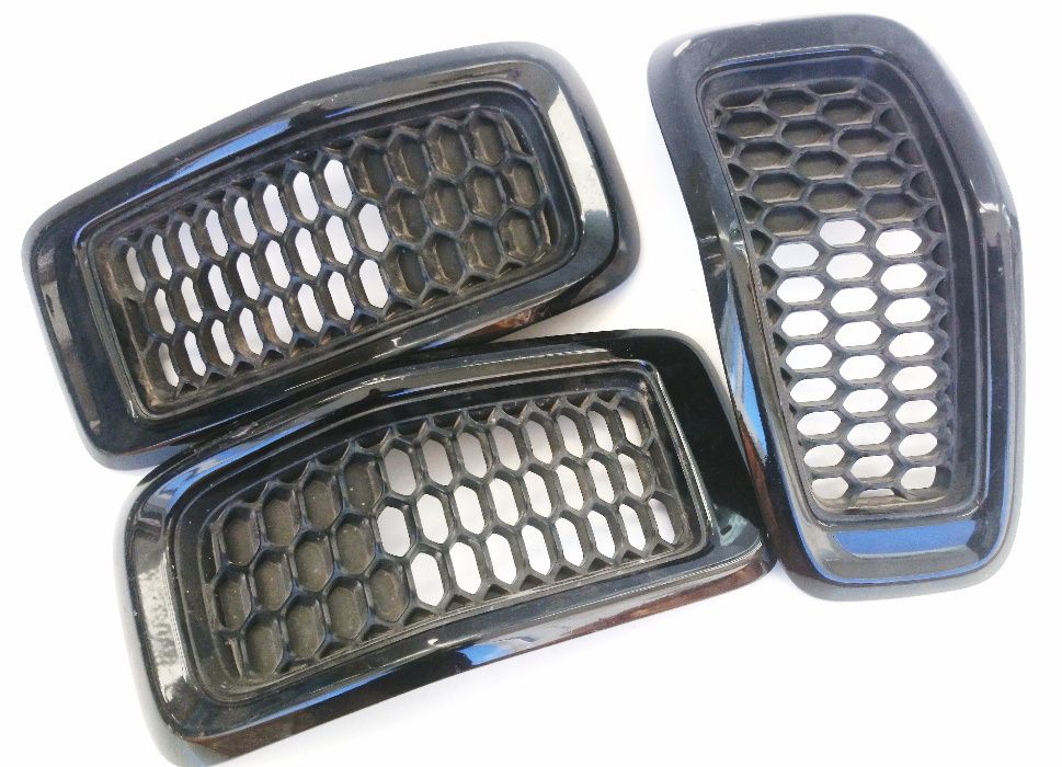 Решетка радиатора Jeep Cherokee 2 шт. темная, б/у оригинал. 68303626AA