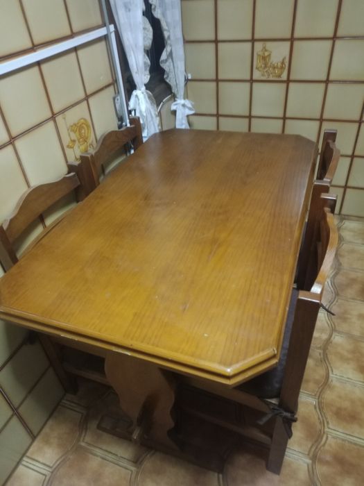 Mesa de cozinha + 4 cadeiras em madeira – Bom estado