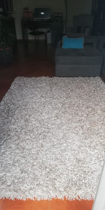 Tapete beje de pêlo alto