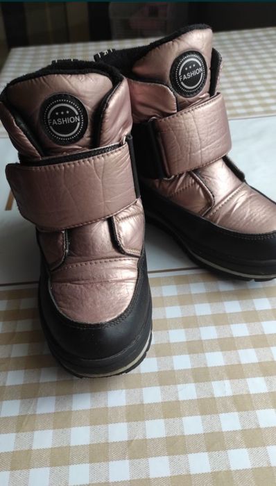 Черевики ботинки на дівчинку 28 розмір, устілка 18 см