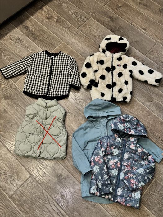 Куртки/жилетка на дівчинку весна 104-116