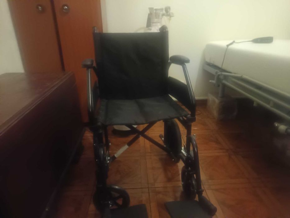 Cadeira de rodas (nova)