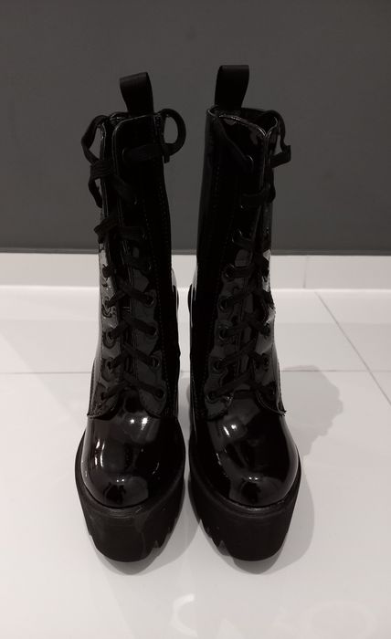 Nowe lakierowane botki r. 36
