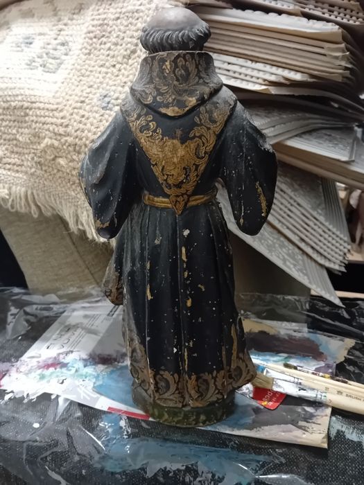 Antiga estatueta de santo António