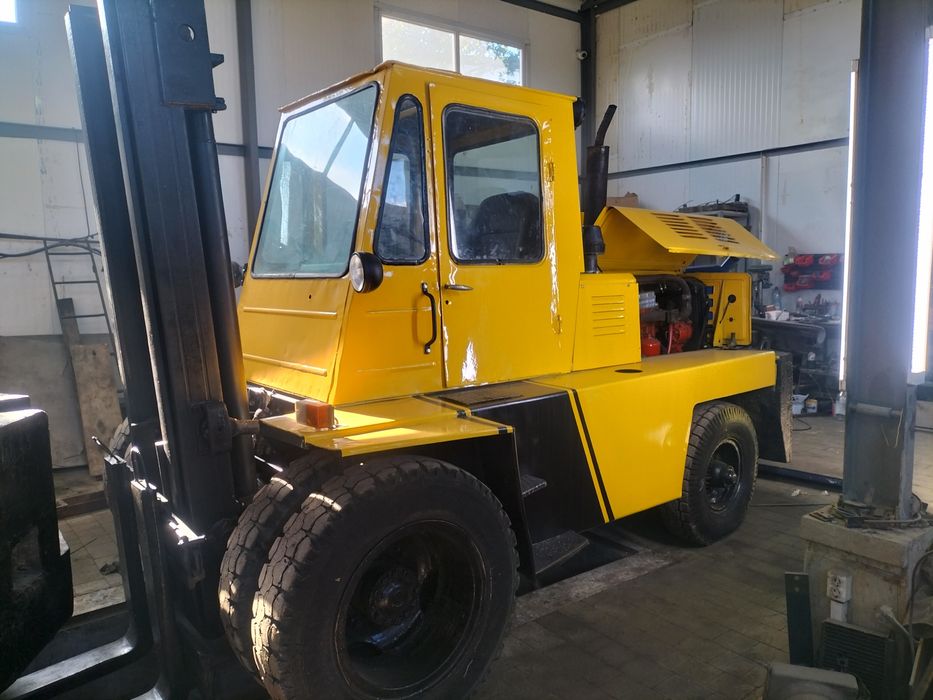 Львівський навантажувач дизельний двигун Д240(мтз80) вантажопідйо 5т