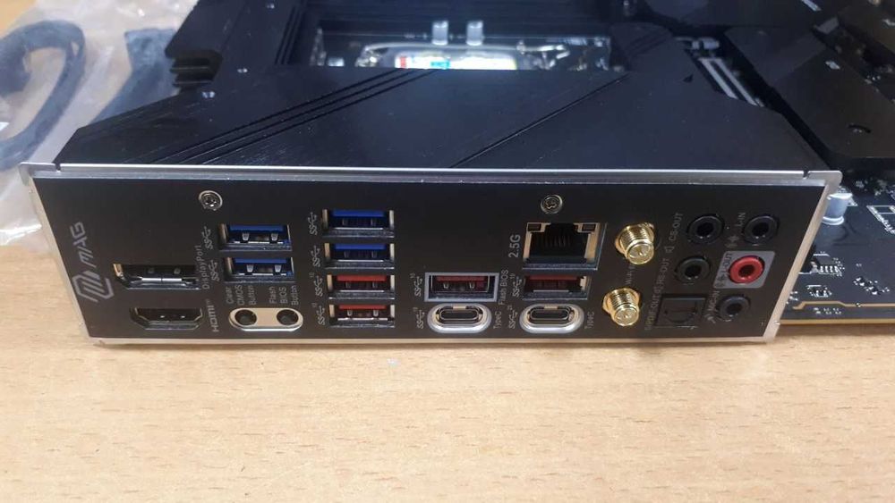 Материнська плата MSI MAG Z790 Tomahawk Wi-Fi DDR4